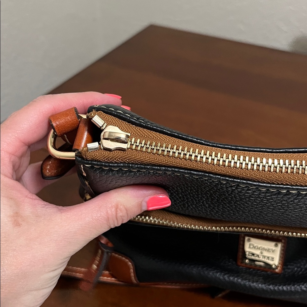 Dooney & Bourke Black Tan Messenger Bag with coin purse - Picture 6 of 11